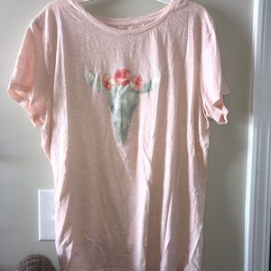 Pink shirt with a skull